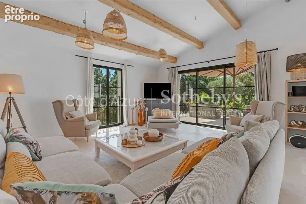 Golfe de Saint Tropez, villa rénovée de 300 m² avec six suites et piscine proche Port Grimaud - photo 1