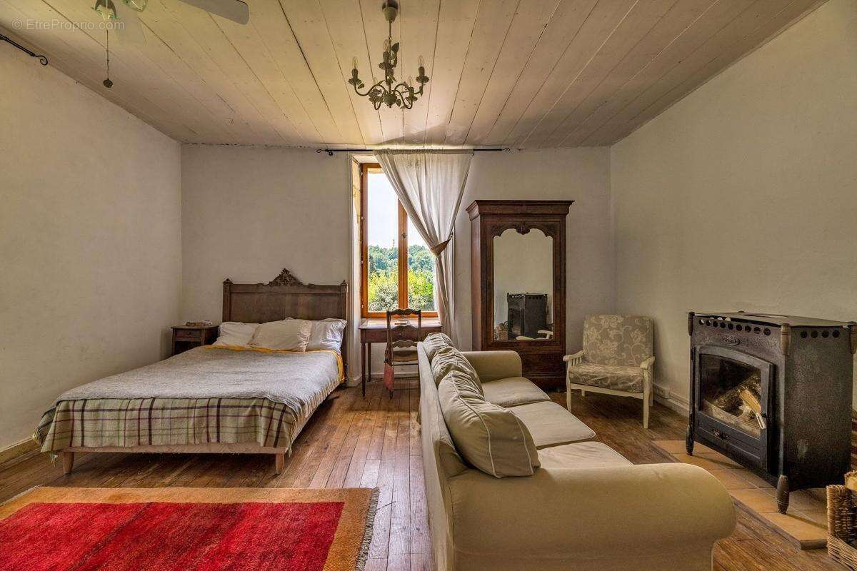 Maison à LE BUISSON-DE-CADOUIN