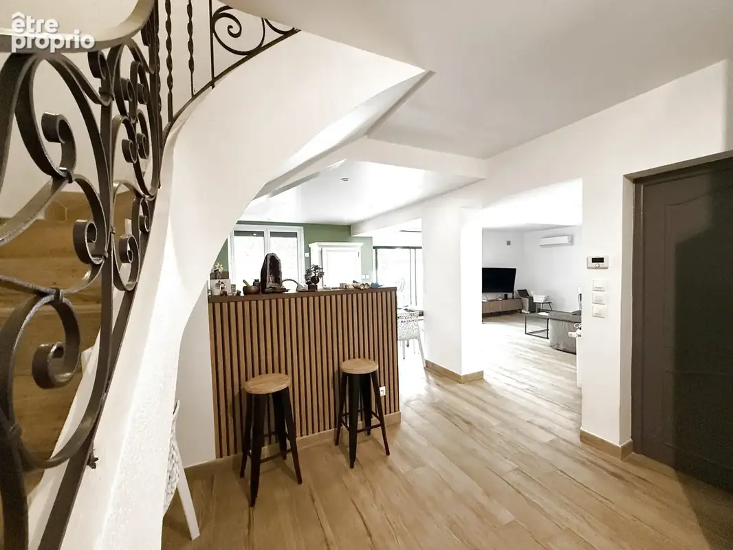 Maison familiale rénovée avec piscine, garage et stationnement camping-car. - photo 7