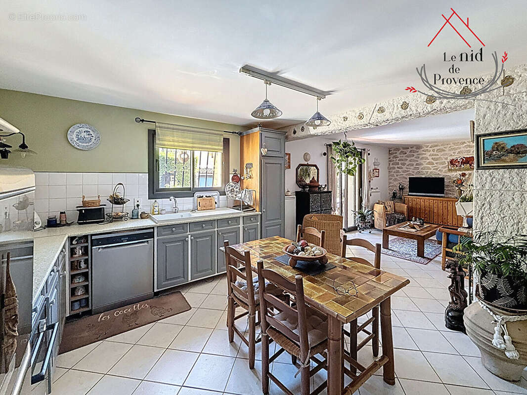 Maison à PERNES-LES-FONTAINES