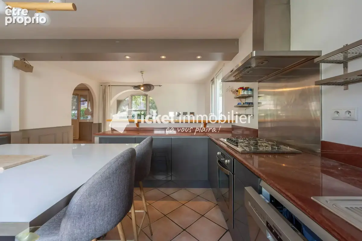 Maison de caractère 175m2 avec garage boxé - photo 8