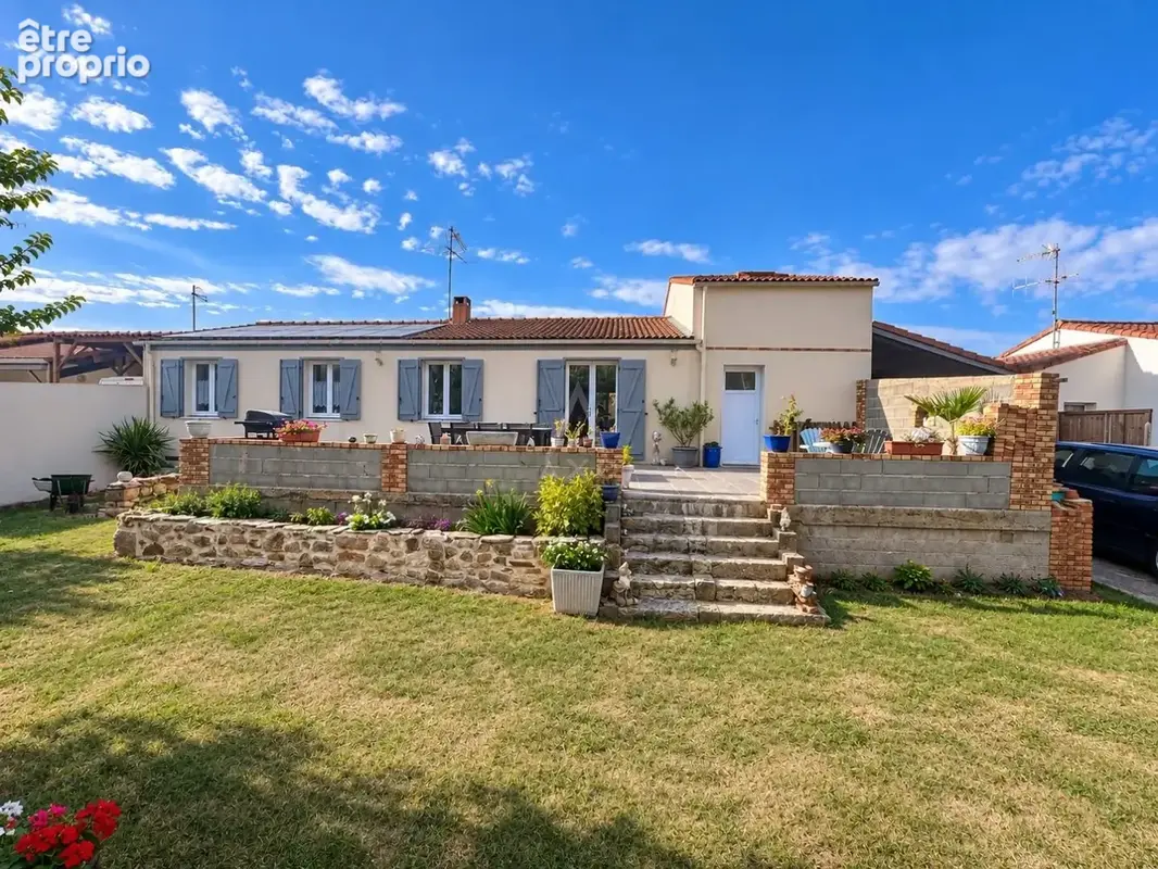 Maison 7 pièces 107 m² à vendre à La Bruffiere (85530) - photo 1