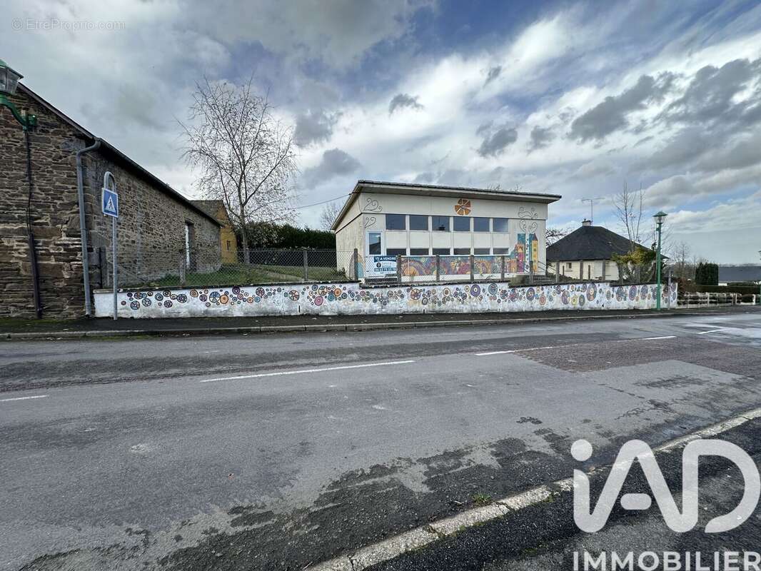 Maison 680 m² à Sougeal  - photo 9