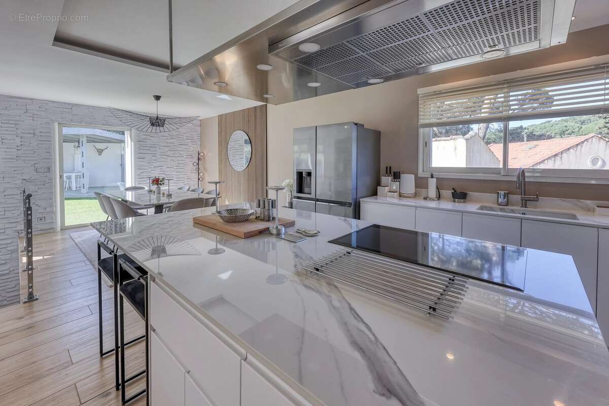 Villa contemporaine rénovée/imaginée par architecte d’intérieur – volumes exceptionnels – Janas - photo 17