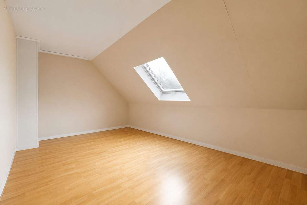 Maison 143 m² à Bievres  - photo 8