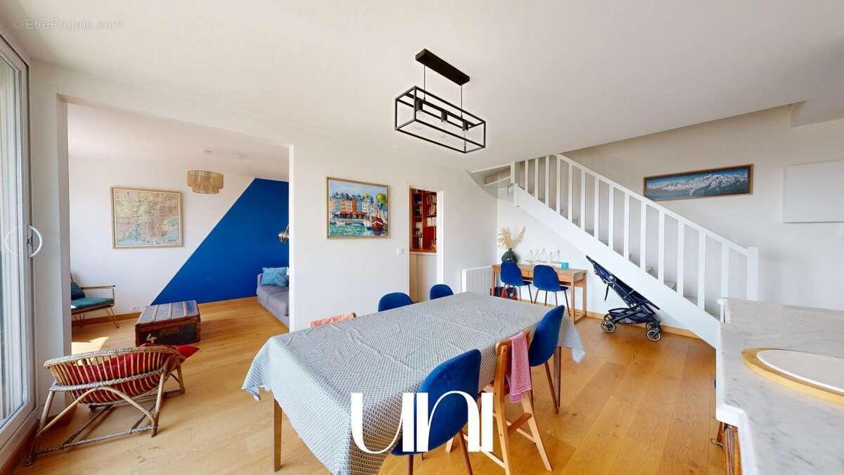 Appartement 5 pièces de 98 m2 avec caves, balcon, ascenseur et parkings - CAEN Saint-Gilles - photo 5