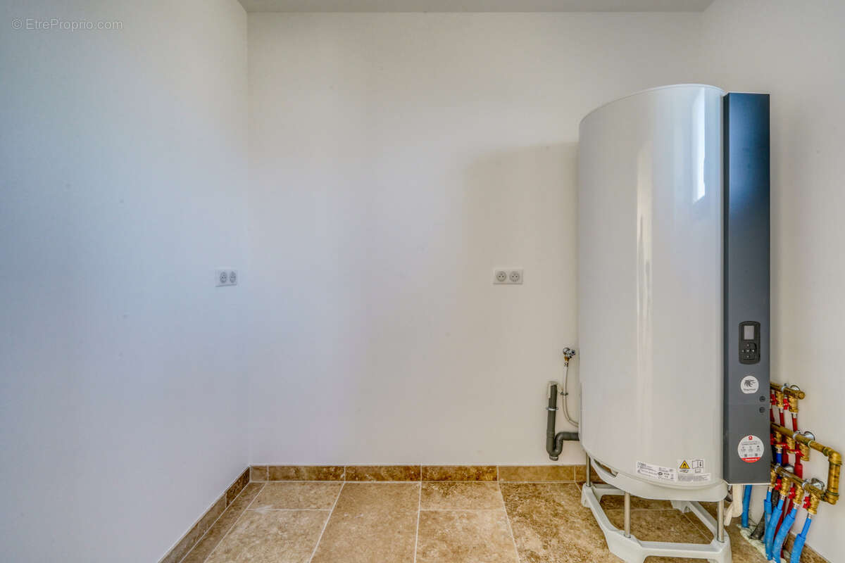 Maison à MONTLIEU-LA-GARDE