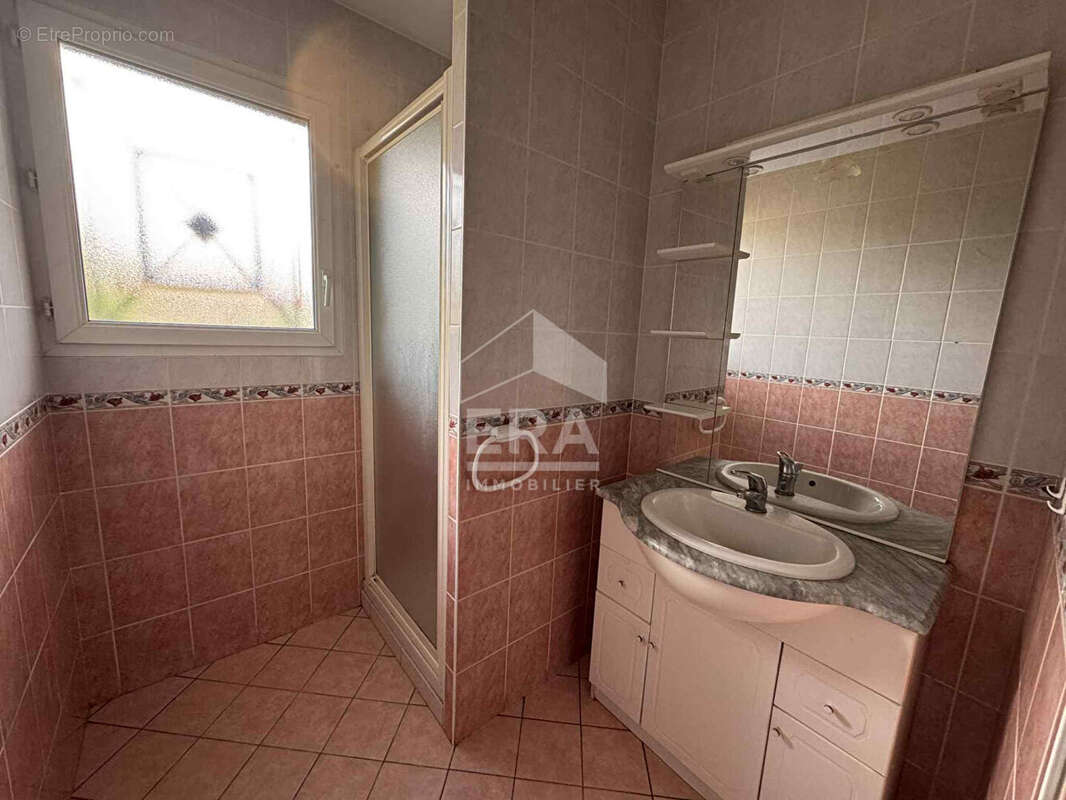 Maison à SAINT-CHRISTOLY-DE-BLAYE