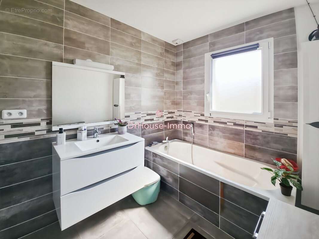 Maison à LA SUZE-SUR-SARTHE