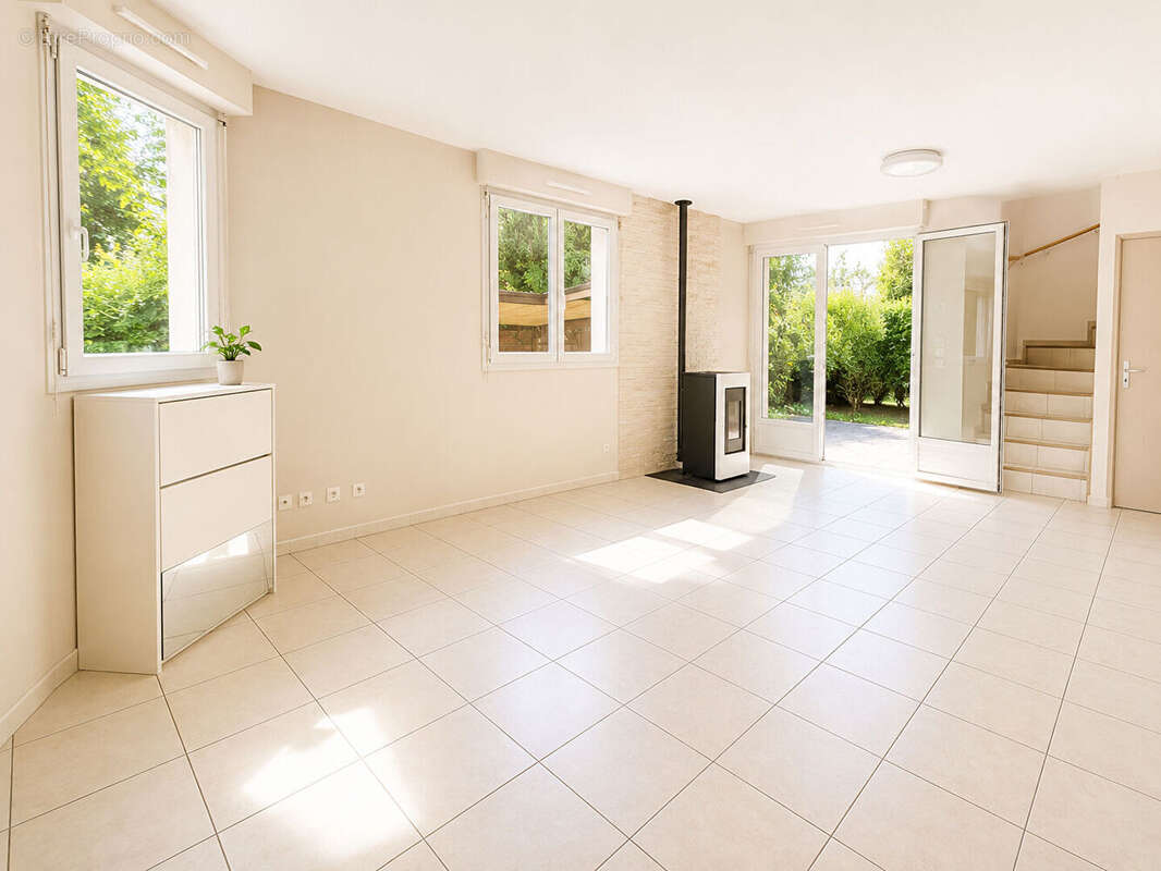 Maison familiale avec sous-sol total et fort potentiel -  Pomponne - photo 3