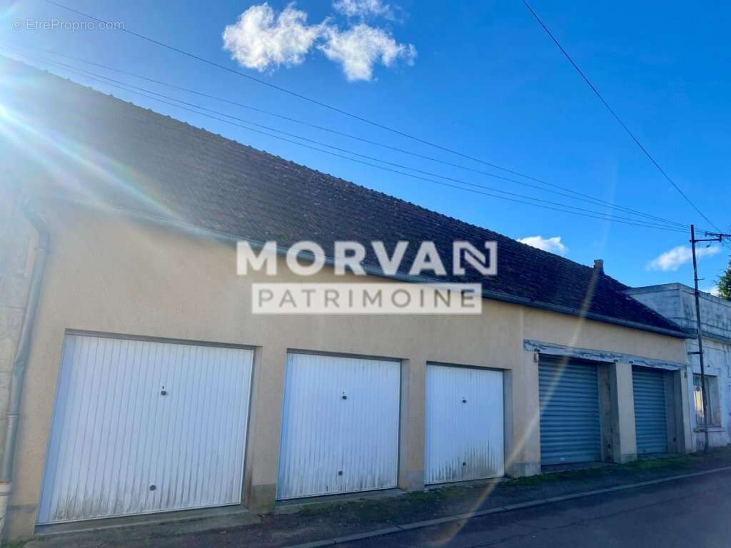 Parking à SAINT-SAULGE