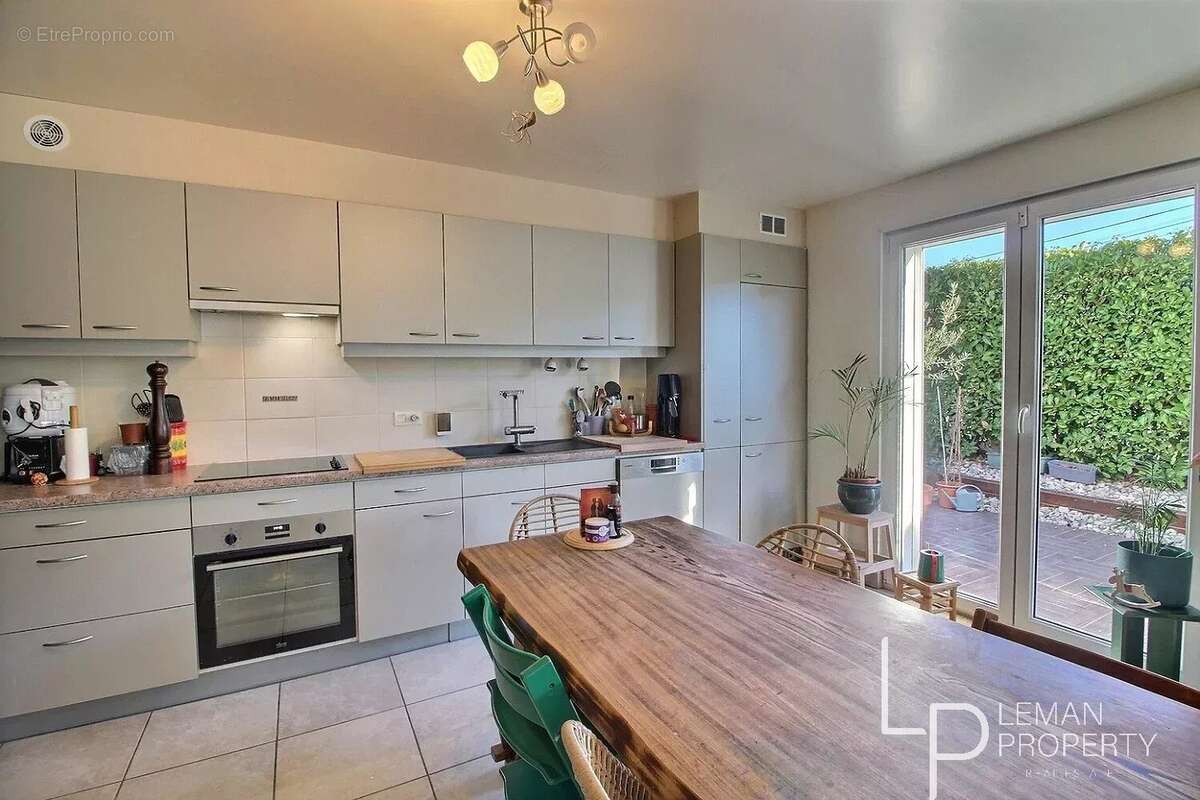 Maison à CHENS-SUR-LEMAN