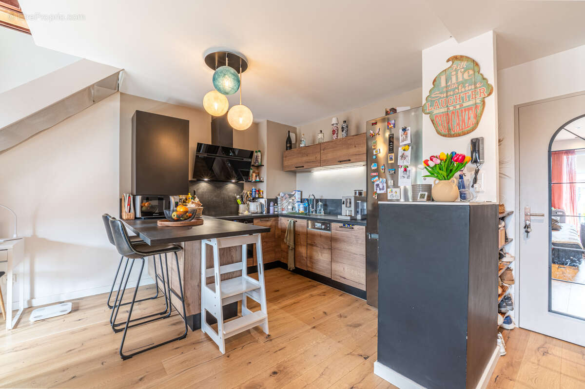 Exclusivité   duplex t2 rénové avec terrasse, parking et cave a bormes les mimosas, très proche lavandou - photo 3