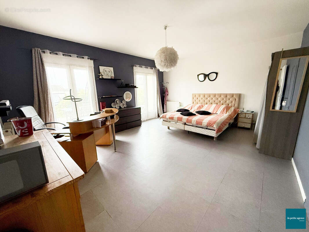 Maison à COURVAUDON