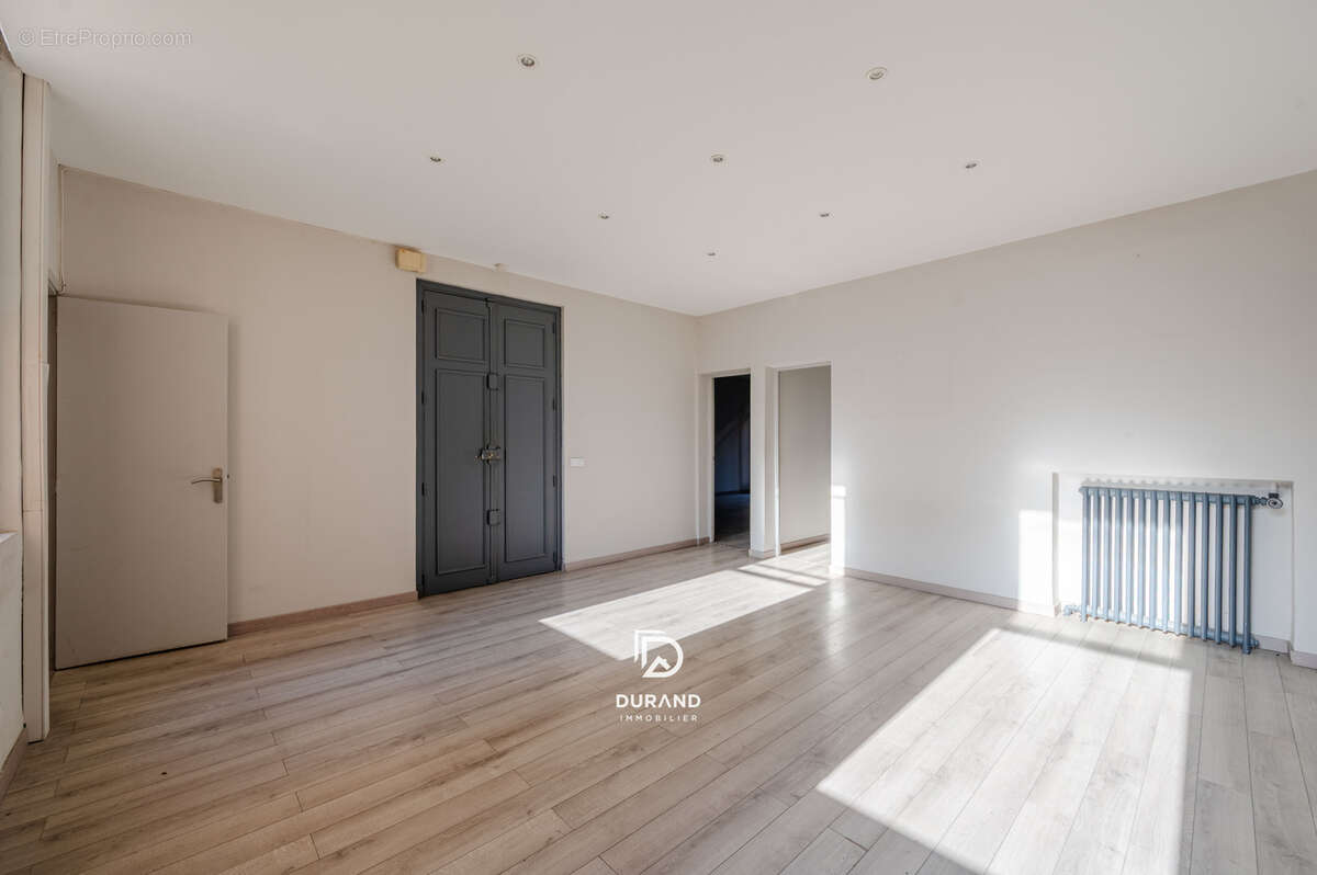 Appartement à MARSEILLE-6E