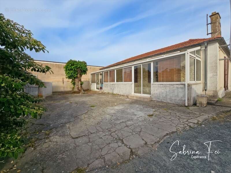 Maison à CHARRON