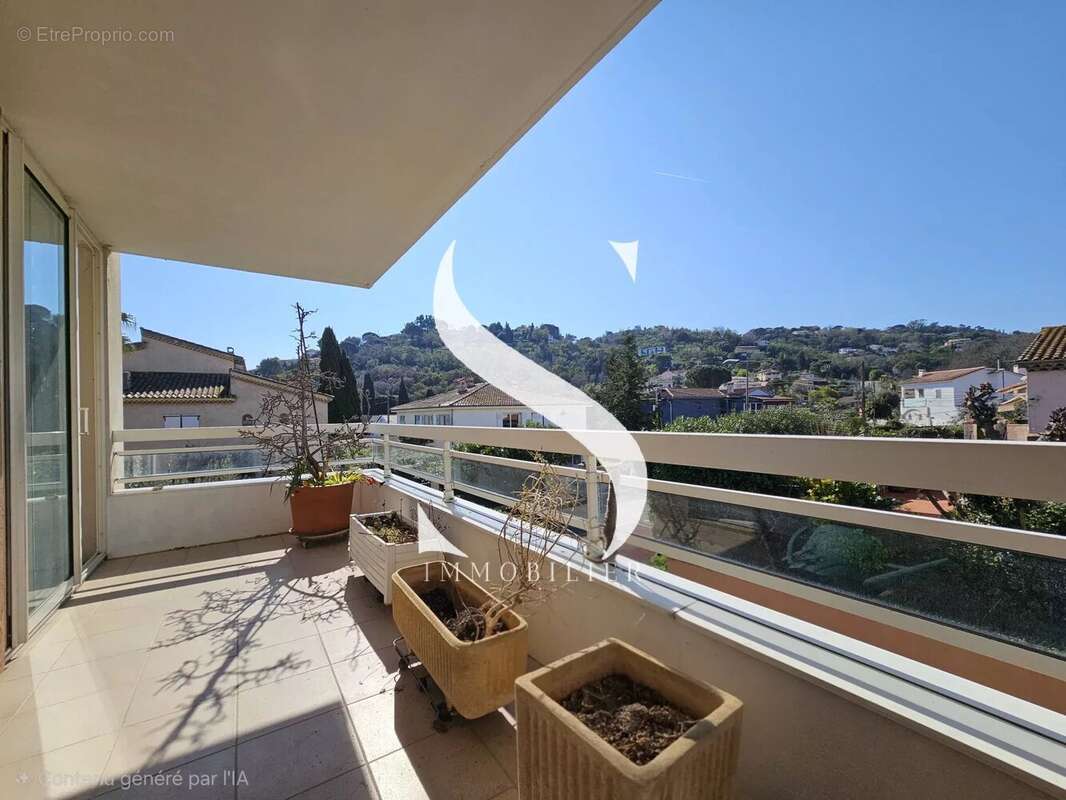 Appartement à VALLAURIS