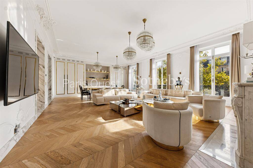 Appartement à PARIS-8E