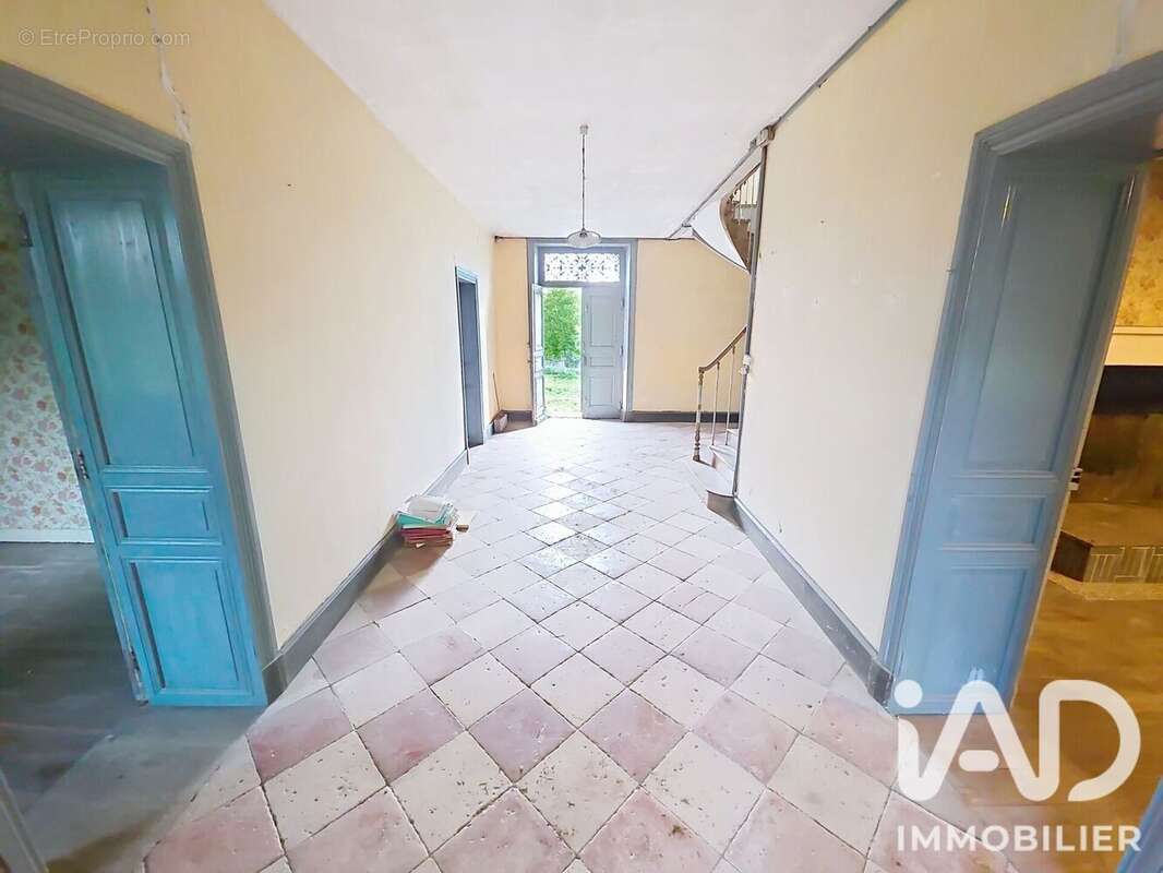 Maison 390 m² à Vervant  - photo 6