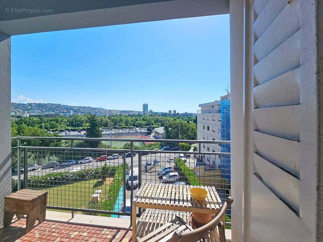 Appartement à SAINT-LAURENT-DU-VAR