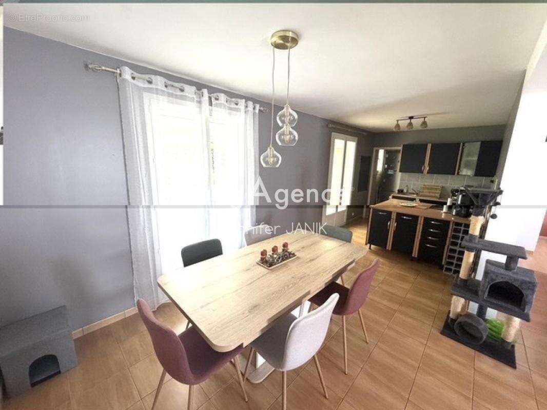 Maison à MAIGNELAY-MONTIGNY