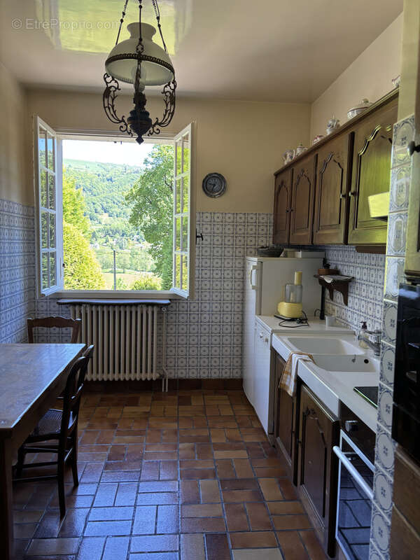 Maison à VIC-SUR-CERE