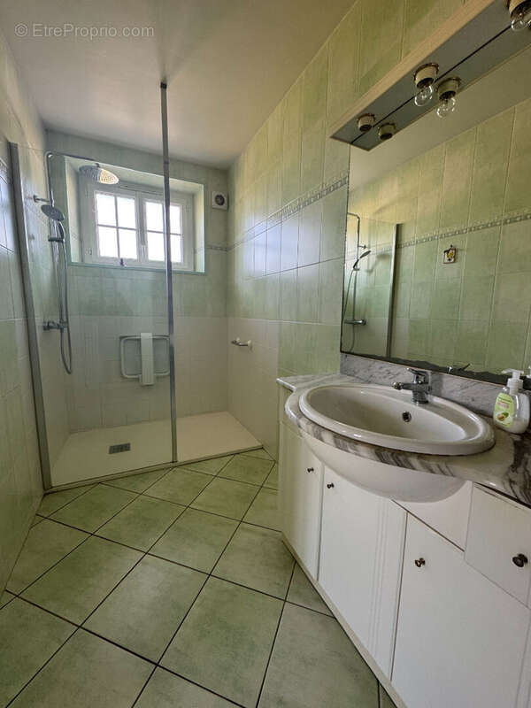 AIZENAY, maison 5 chambres et grandes dépendances sur 2 535 m2 de terrain - photo 6