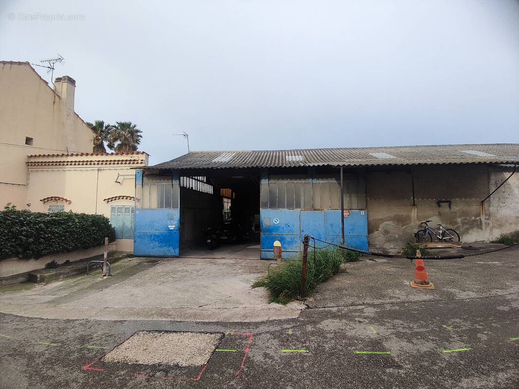 Commerce à MARSEILLE-16E