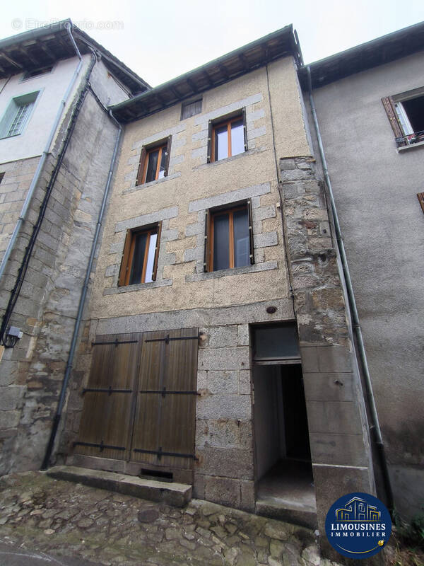 Appartement à SAINT-LEONARD-DE-NOBLAT