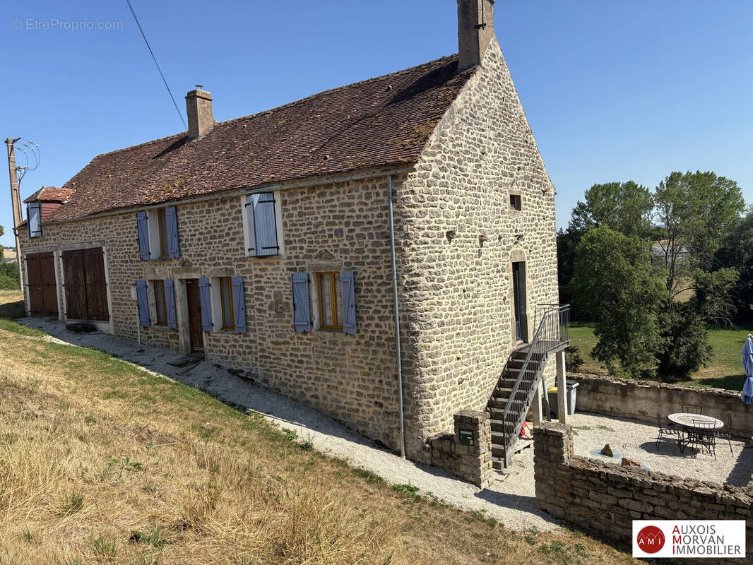 Maison à MONTIGNY-SUR-ARMANCON