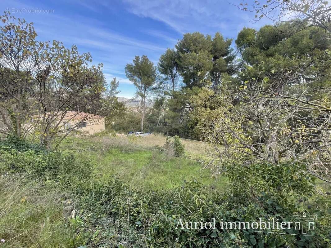 Terrain à AUBAGNE