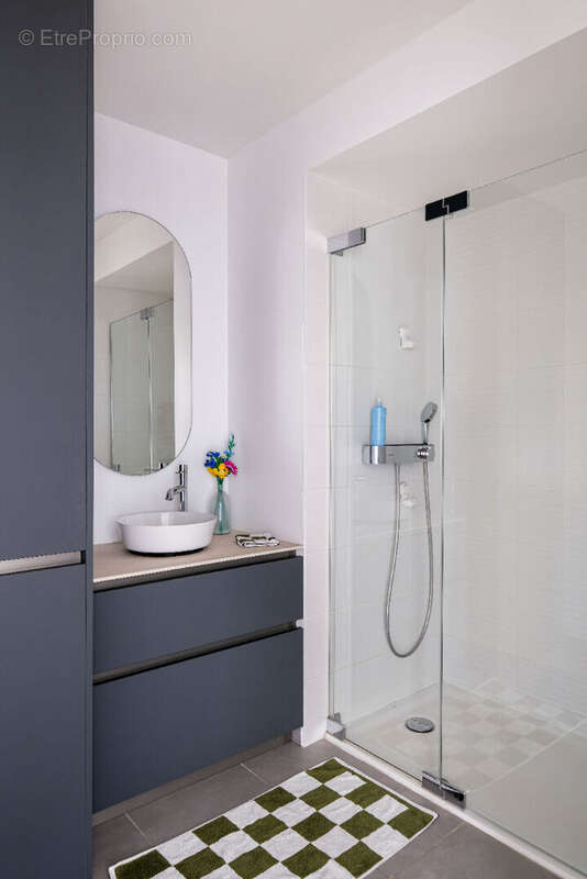 Appartement à LES ROCHES-DE-CONDRIEU