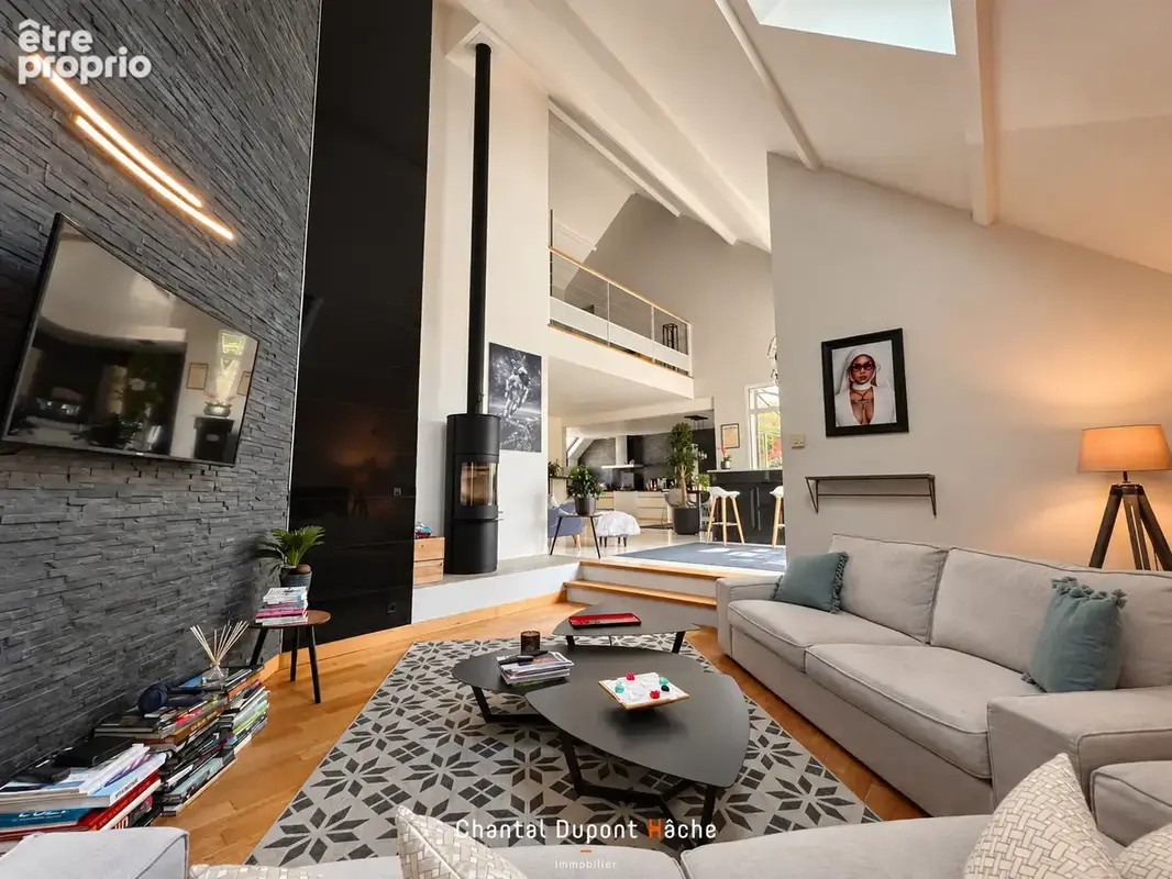 CHARTRES GARE A PIED - Maison contemporaine de 2005, 258m2 habitables, jardin et double garage ! - photo 1