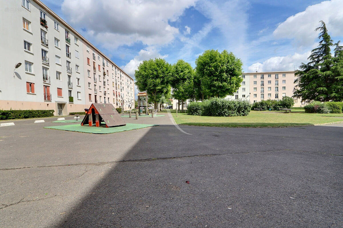 Appartement à LE BLANC-MESNIL