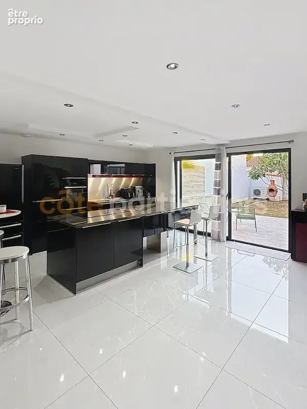Exclusivité : Périgny, 190 m² de lumière et d'espace aux portes de La Rochelle - photo 2