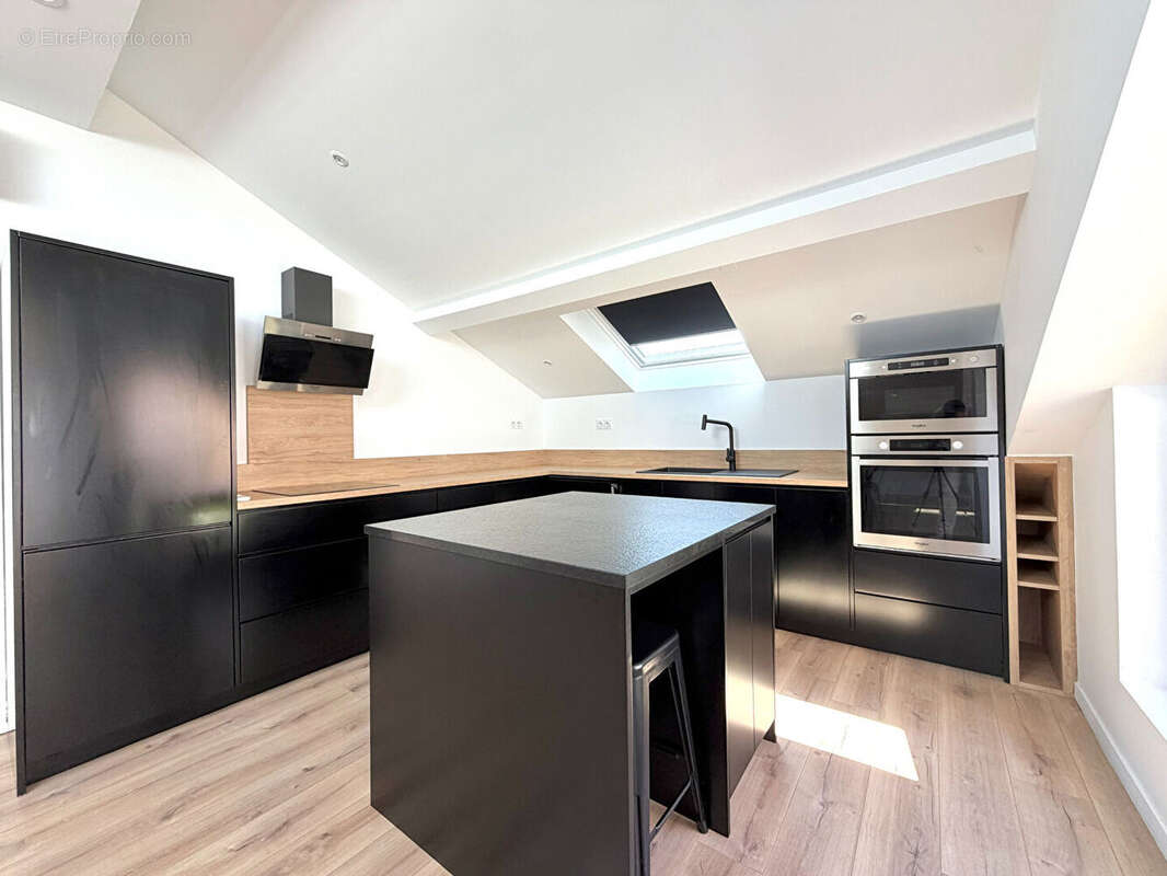 Superbe appartement atypique d'environ 110 m² au sol avec terrasse tropézienne - photo 2