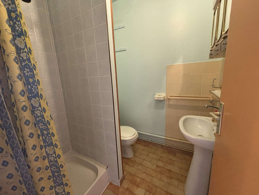 Appartement à SAINT-JULIEN-MOLIN-MOLETTE