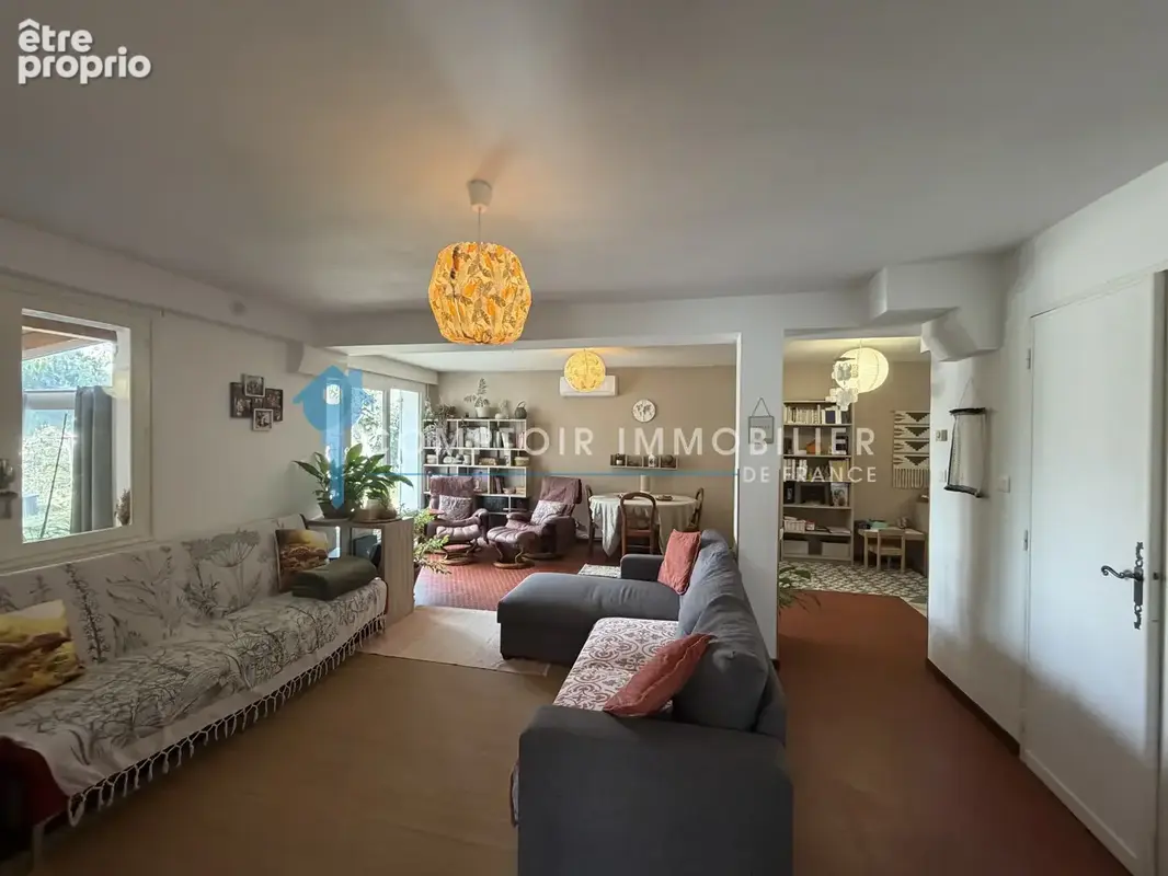 A VENDRE - NIMES - SECTEUR CHU CAREMEAU - MAISON 6 Pieces 136 m2 avec jardin arbore, véranda et dépendance - photo 2
