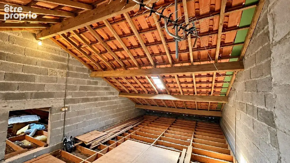La fraîcheur d'un espace boisé, autour de cette maison offrant 200 m² de potentiel habitable grâce à un projet d'aménagement con - photo 8