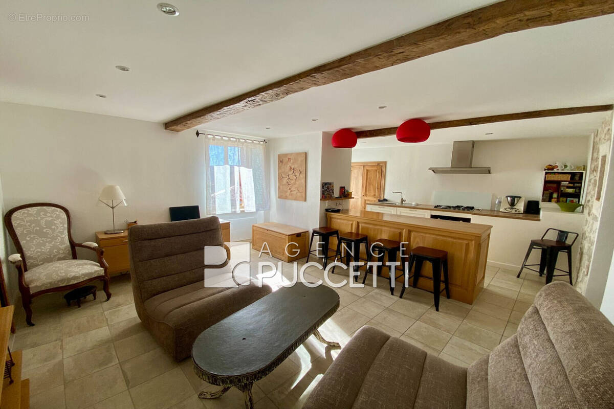 Appartement à COURSEGOULES