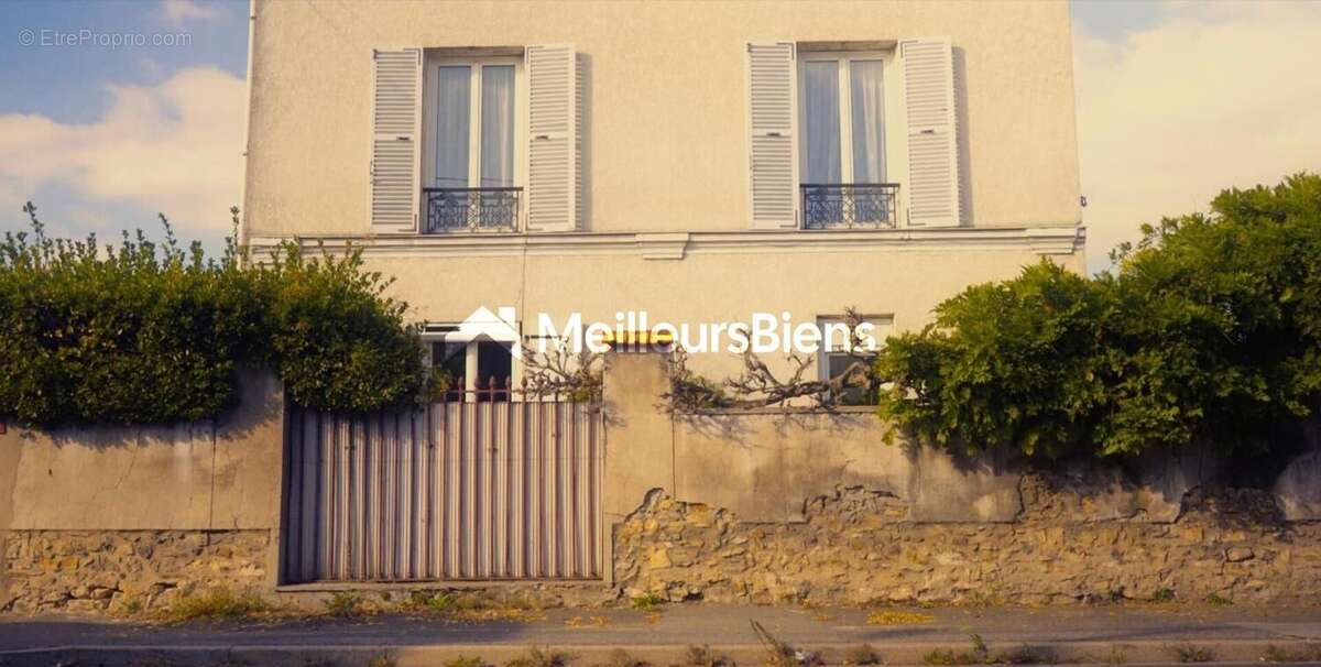 Maison à SAINT-THIBAULT-DES-VIGNES