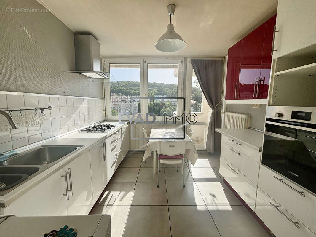 Appartement à SAINT-ETIENNE