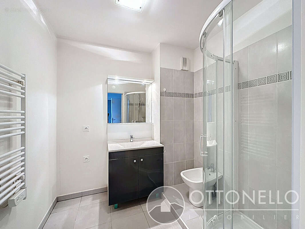 Appartement à ROQUEBRUNE-SUR-ARGENS