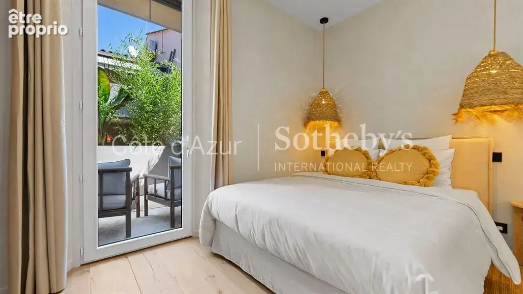 Appartement rénové de 68 m² avec terrasse au cœur de Saint-Tropez - photo 8