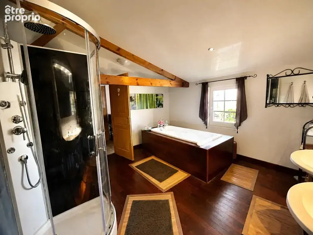 Maison de 7 pièces de 201 m² à Prin-Deyrançon - photo 11