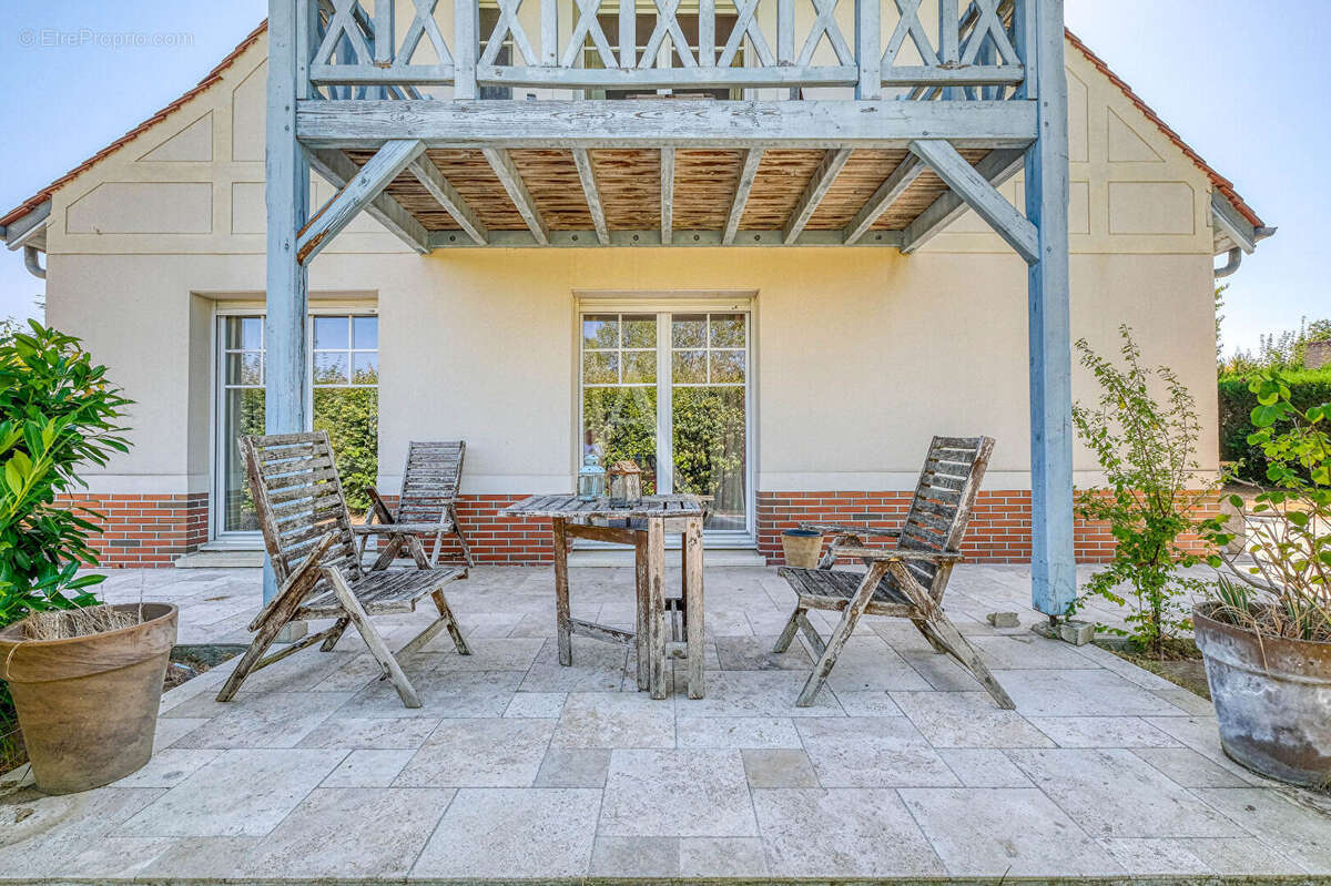 Bailly-Romainvilliers :  Maison familiale de 160 m², terrain 887 m², vue lac - photo 4