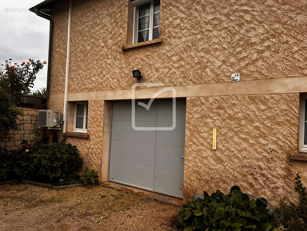 Maison à VARS-SUR-ROSEIX
