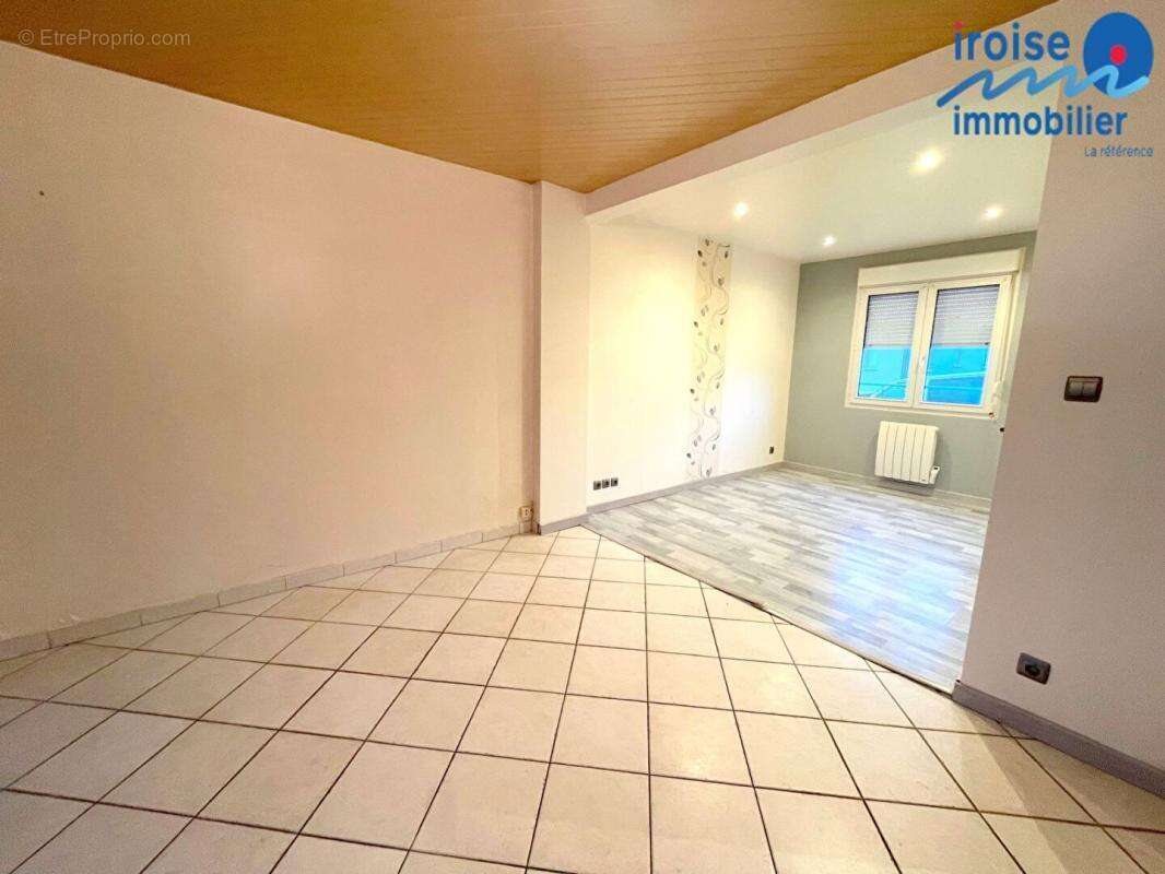 Maison à LE RELECQ-KERHUON