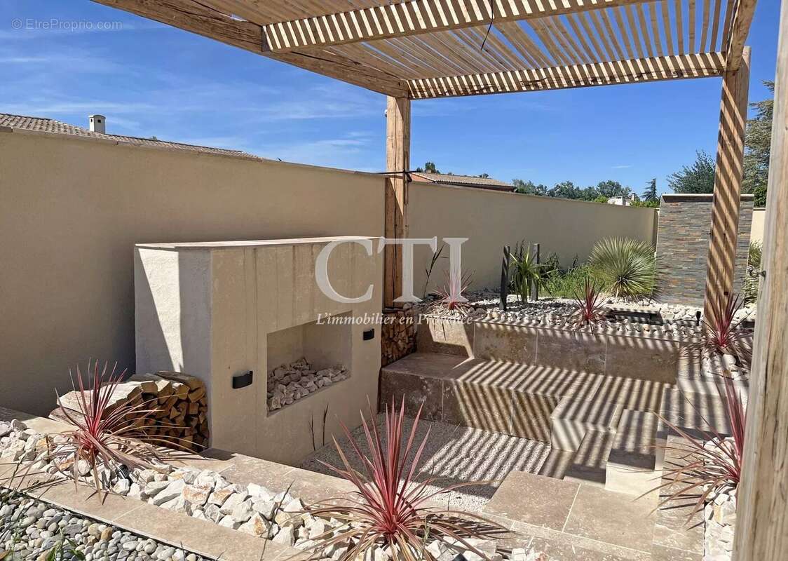 Maison à VAISON-LA-ROMAINE