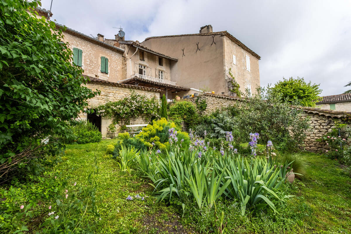 Maison à CASTELNAU-MONTRATIER